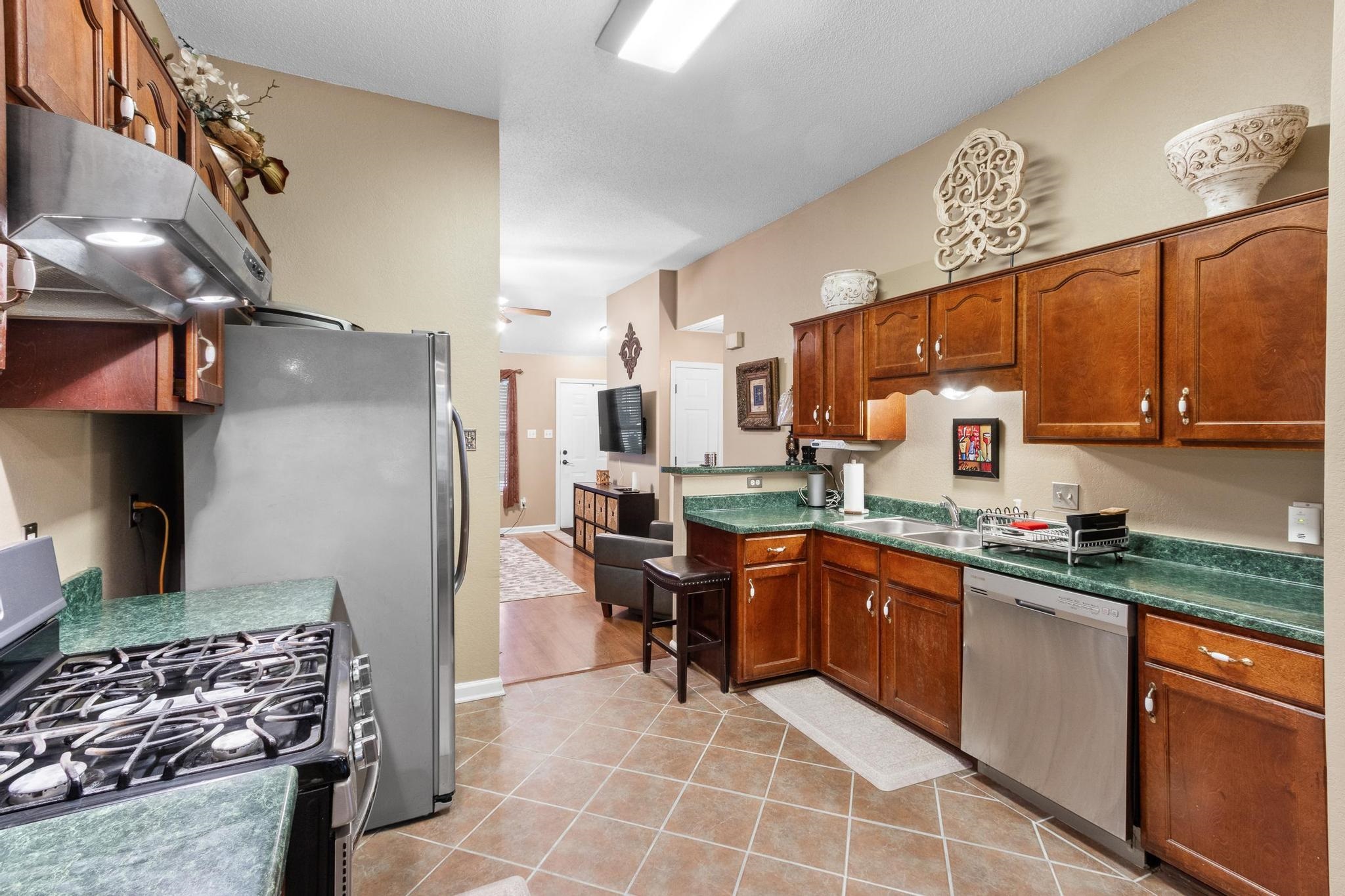 4421 ENGLISH PECAN CV
