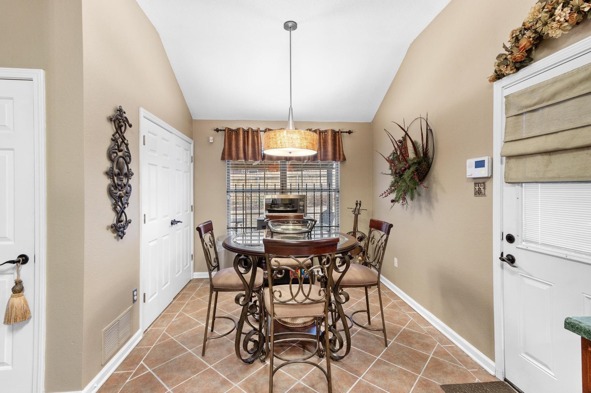 4421 ENGLISH PECAN CV