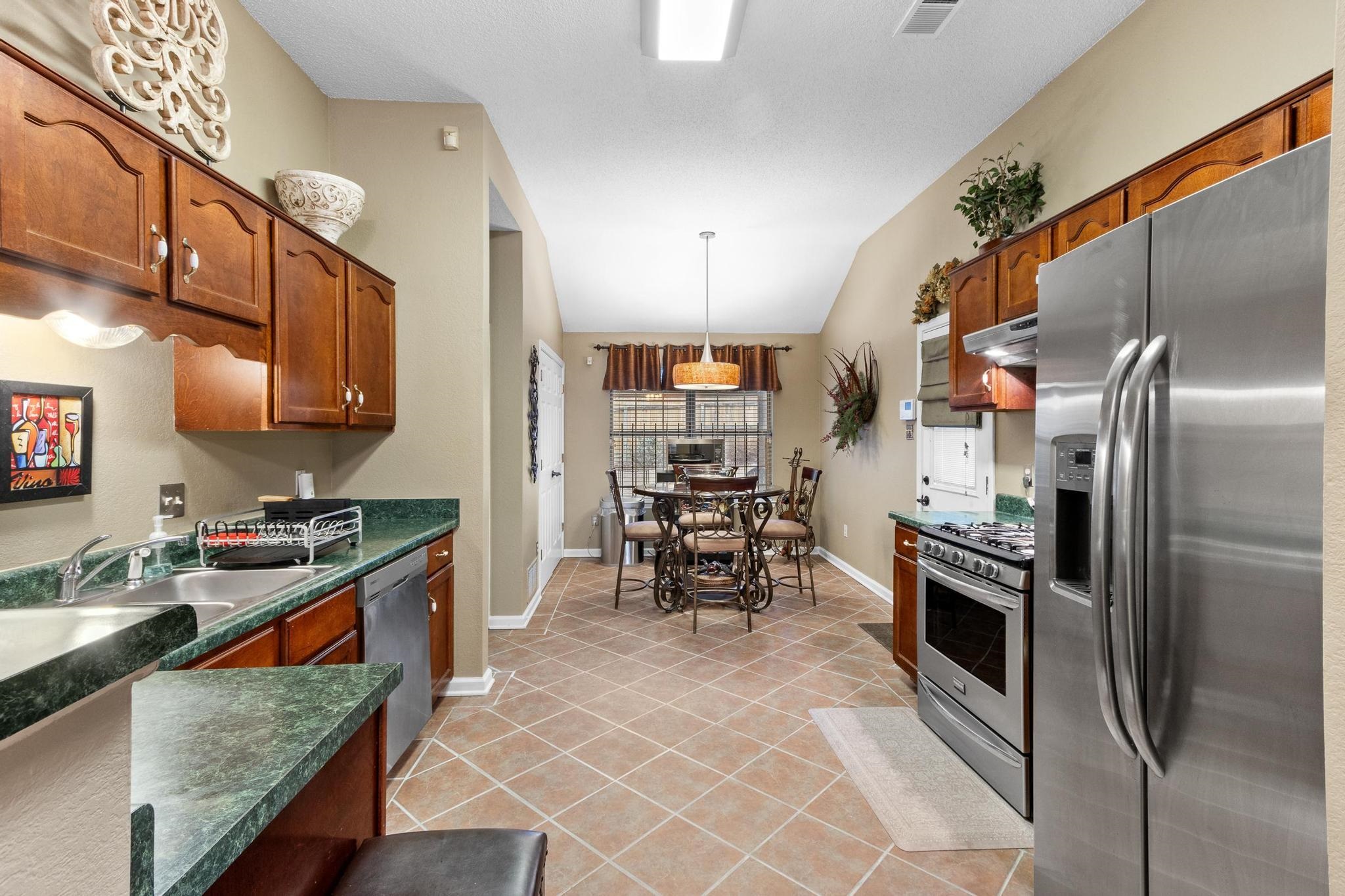 4421 ENGLISH PECAN CV