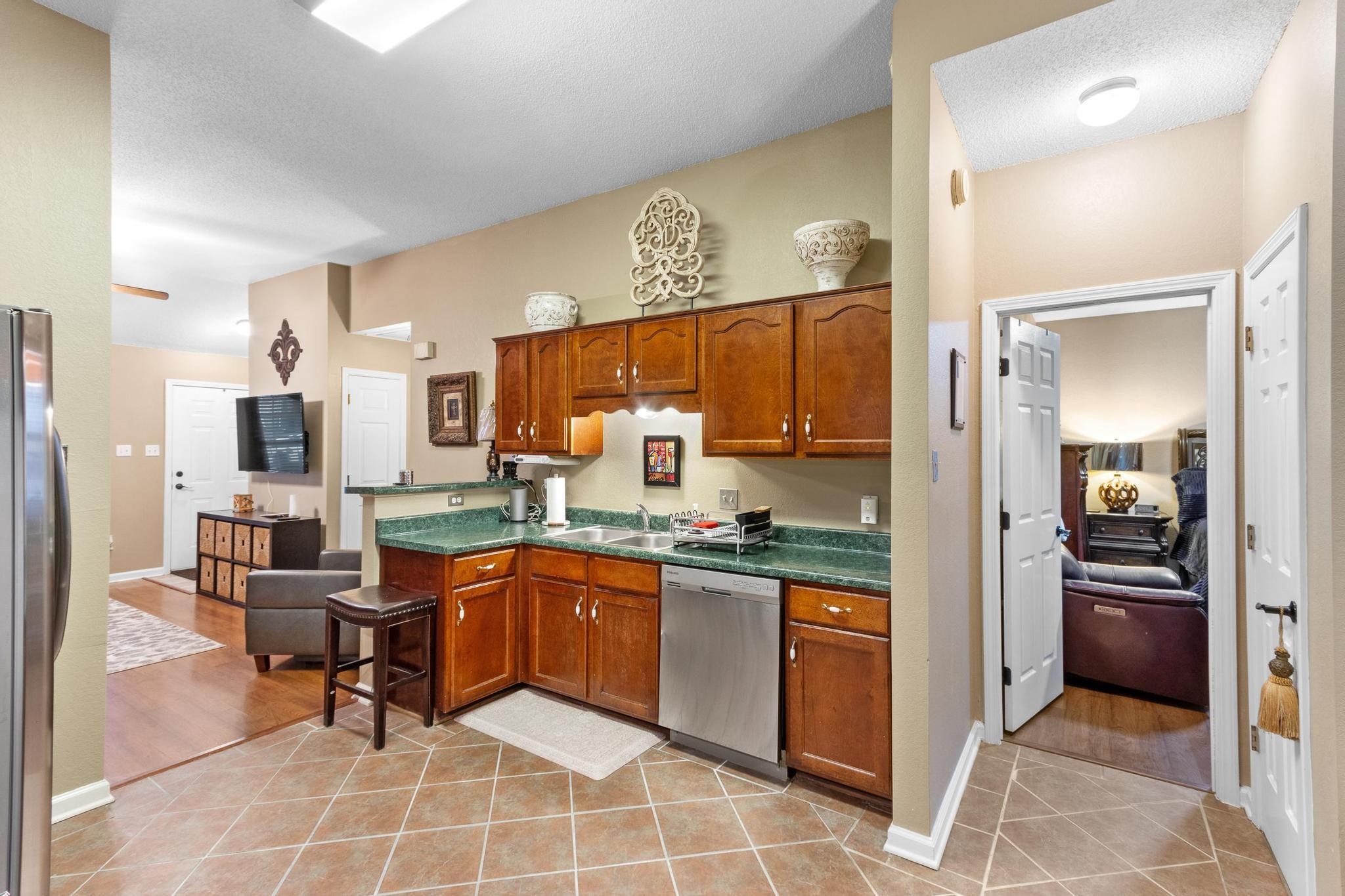 4421 ENGLISH PECAN CV