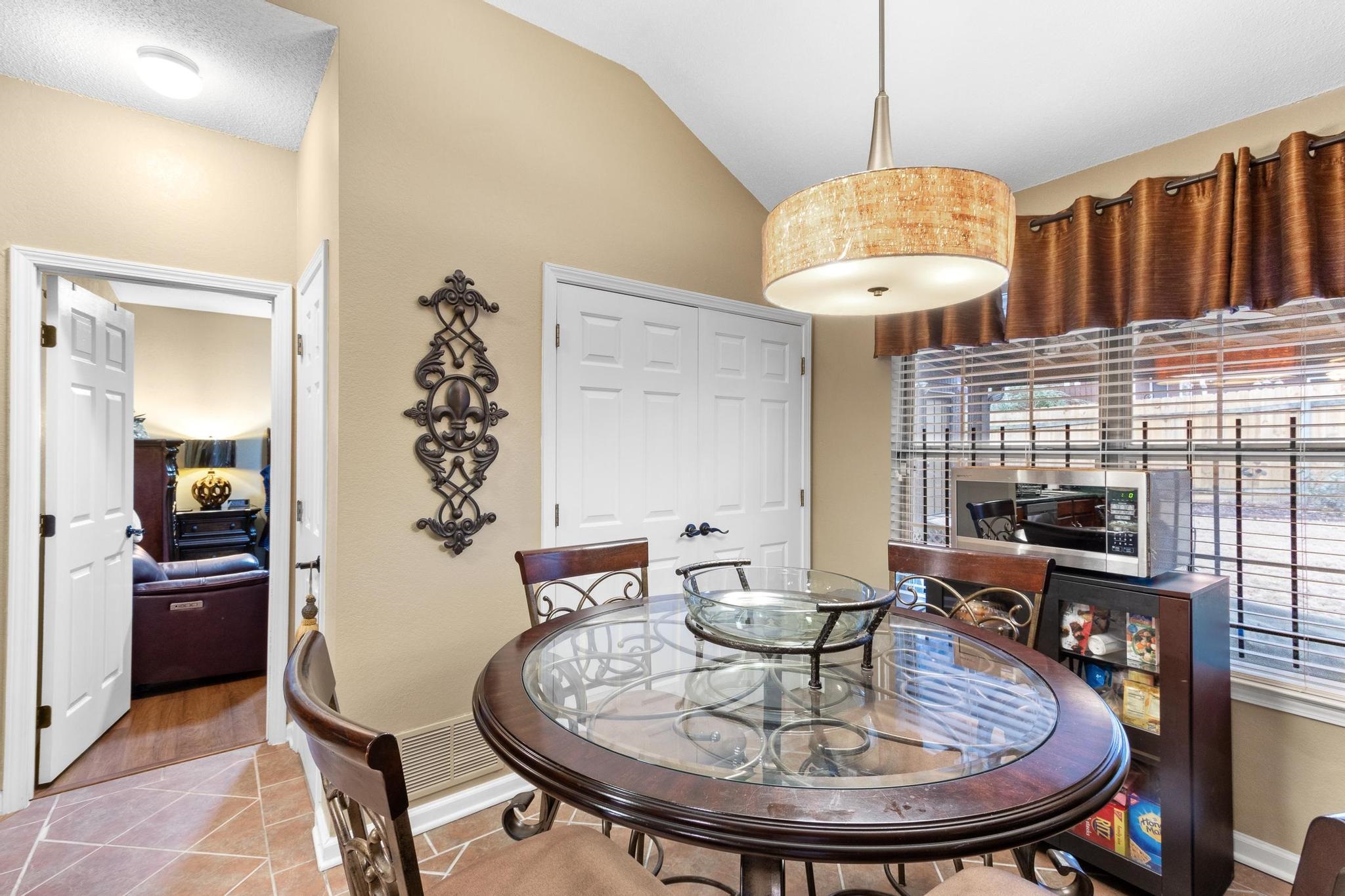 4421 ENGLISH PECAN CV
