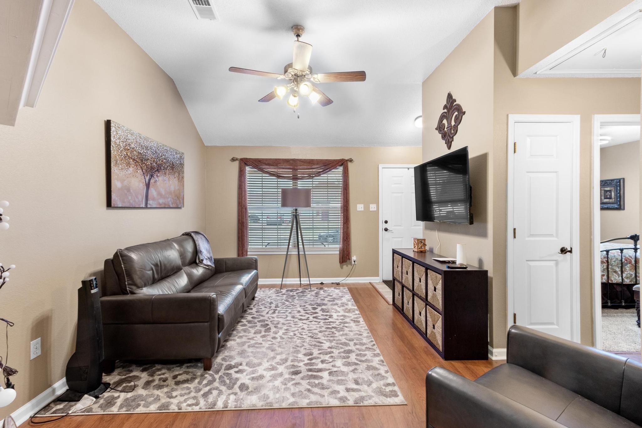 4421 ENGLISH PECAN CV