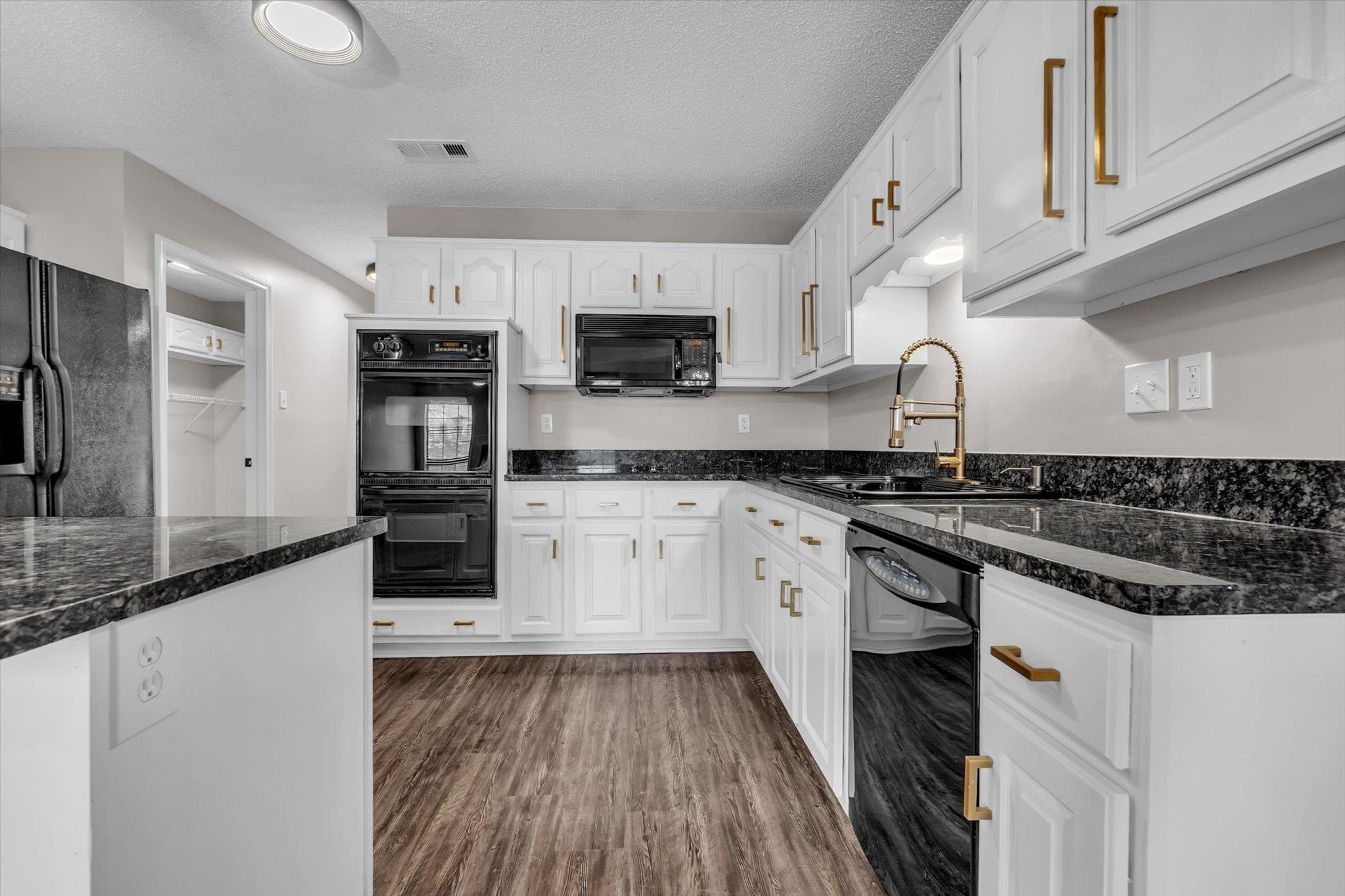 2949 VALLEY LAKE DR