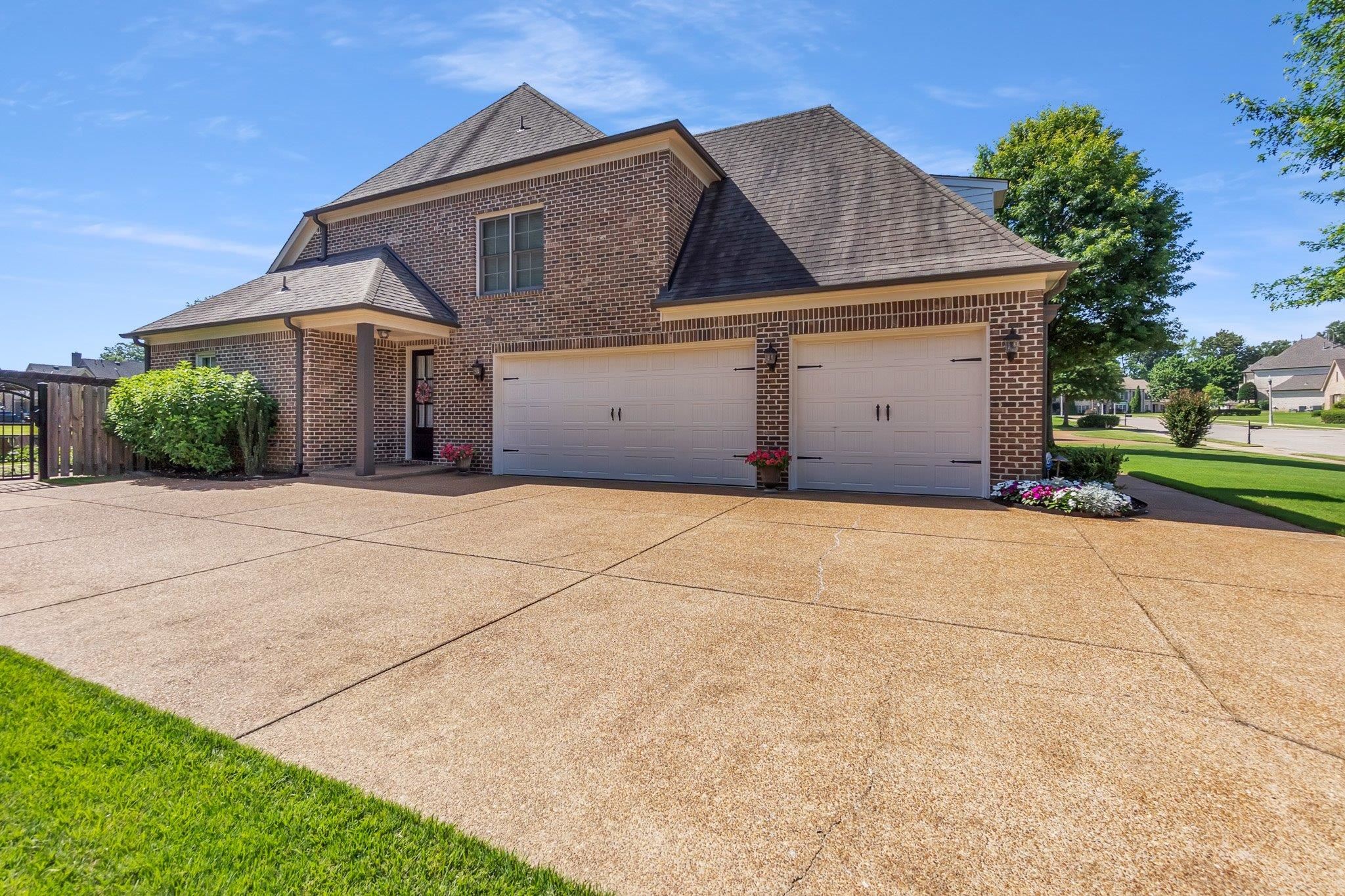 3246 N HARTWELL RIDGE DR