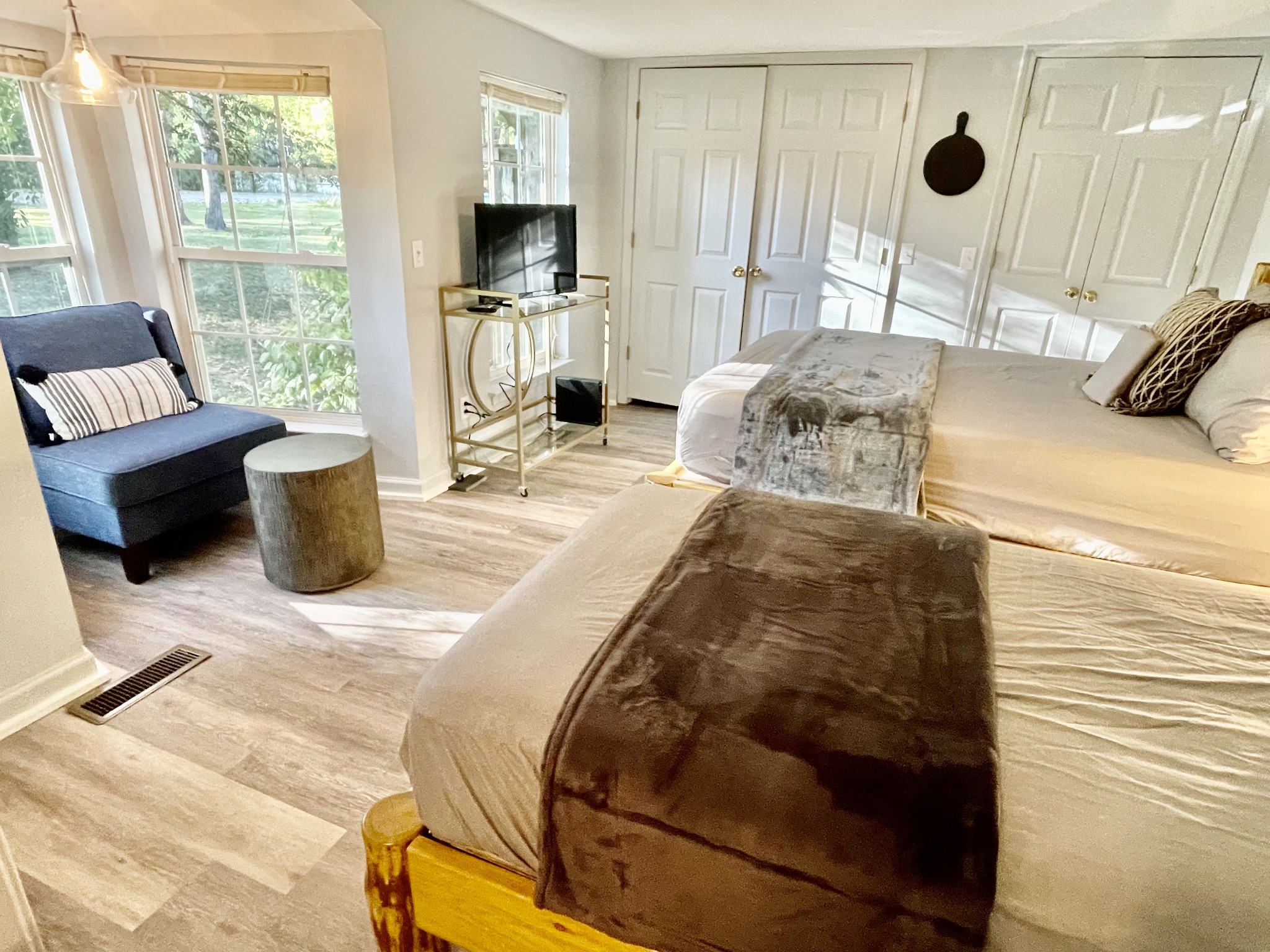 1210 Lakeside Dr