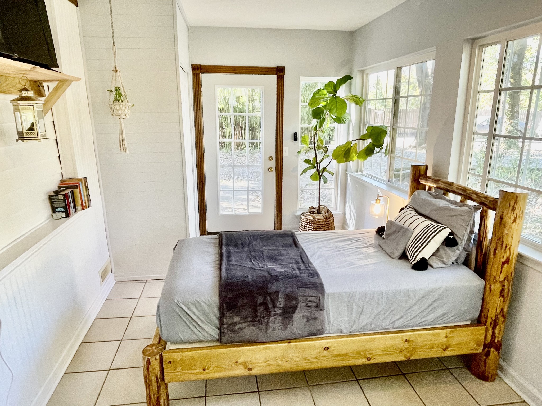 1210 Lakeside Dr