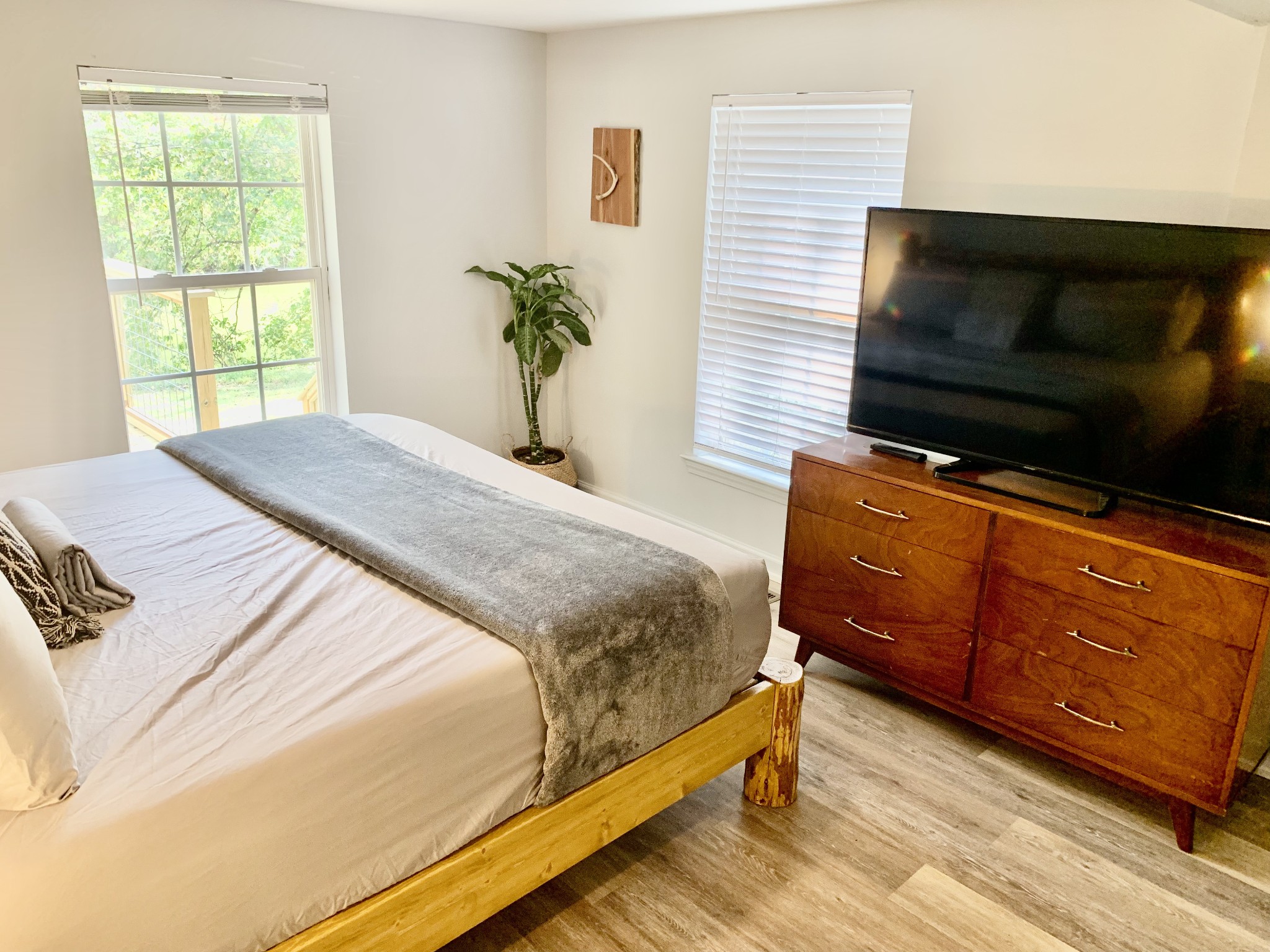 1210 Lakeside Dr