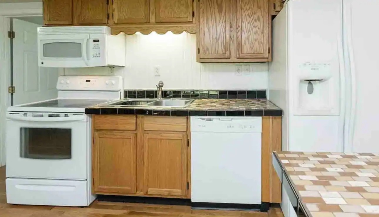 1210 Lakeside Dr