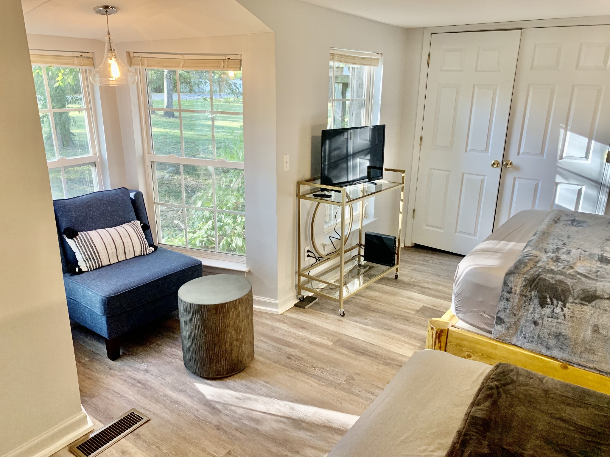1210 Lakeside Dr
