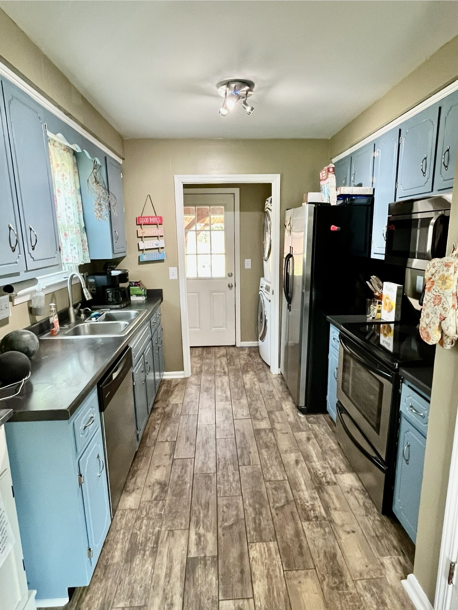 111 Bellamy Ct