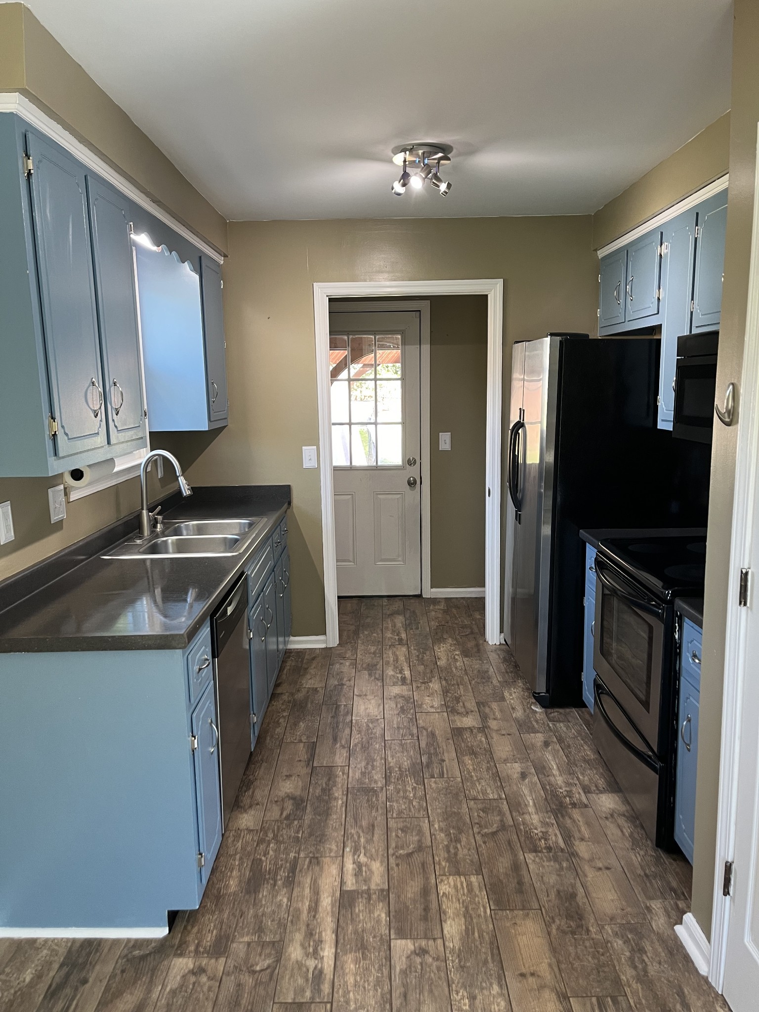 111 Bellamy Ct