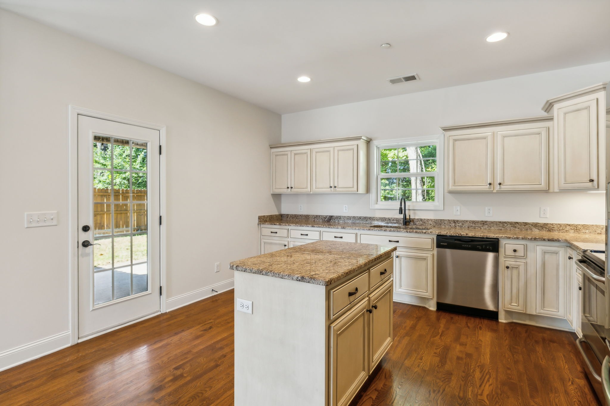 1033 Grace Meade