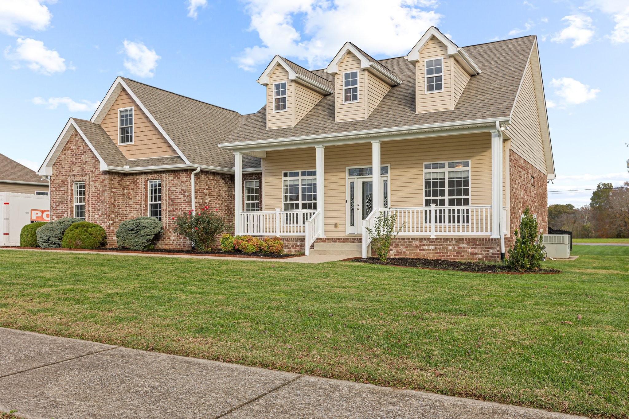 1506 Leaf Ln
