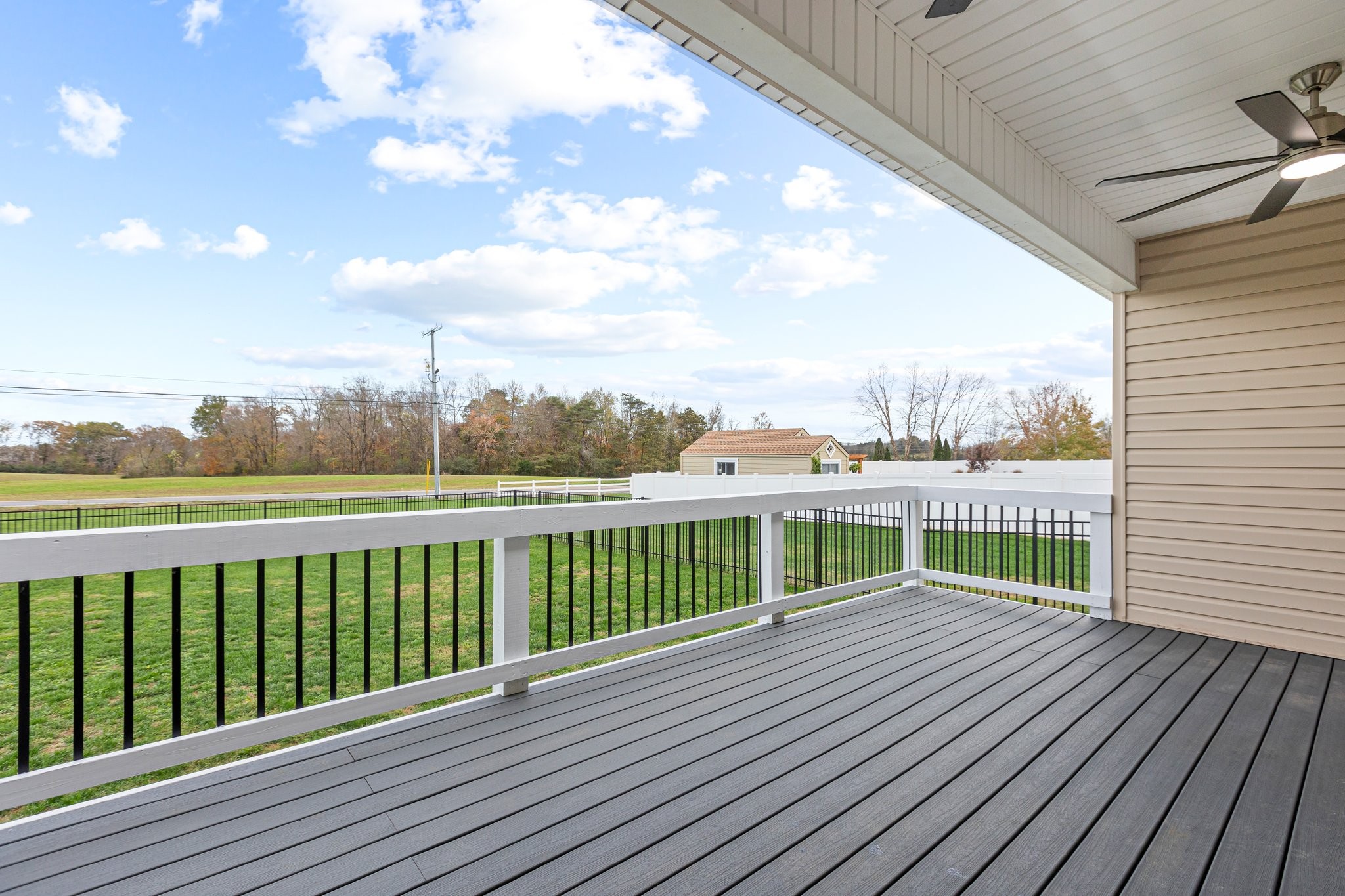 1506 Leaf Ln