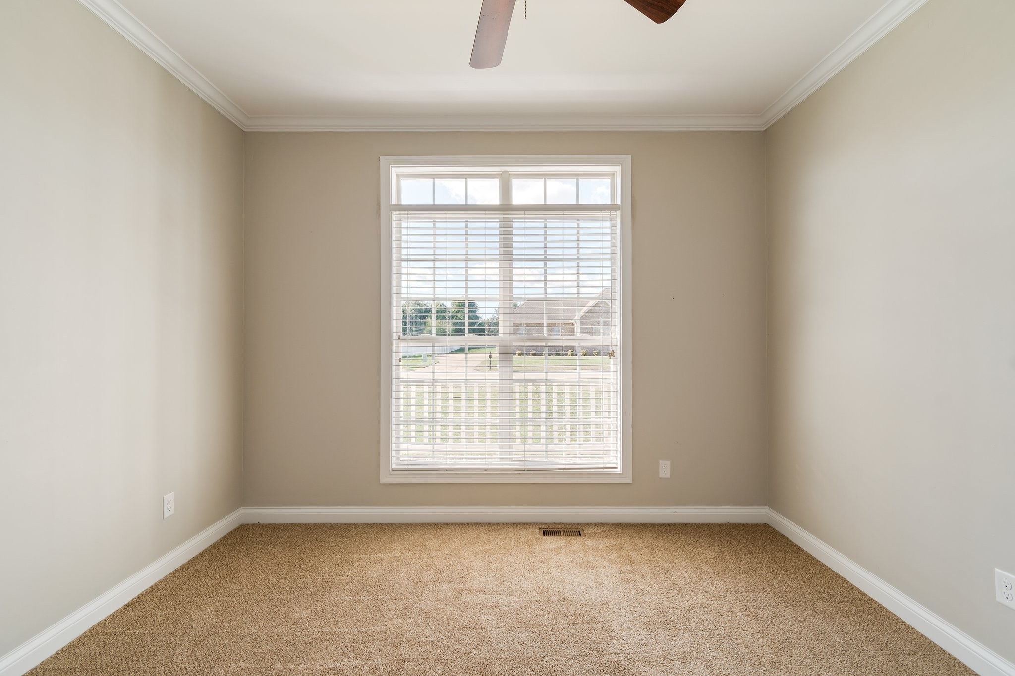 1506 Leaf Ln