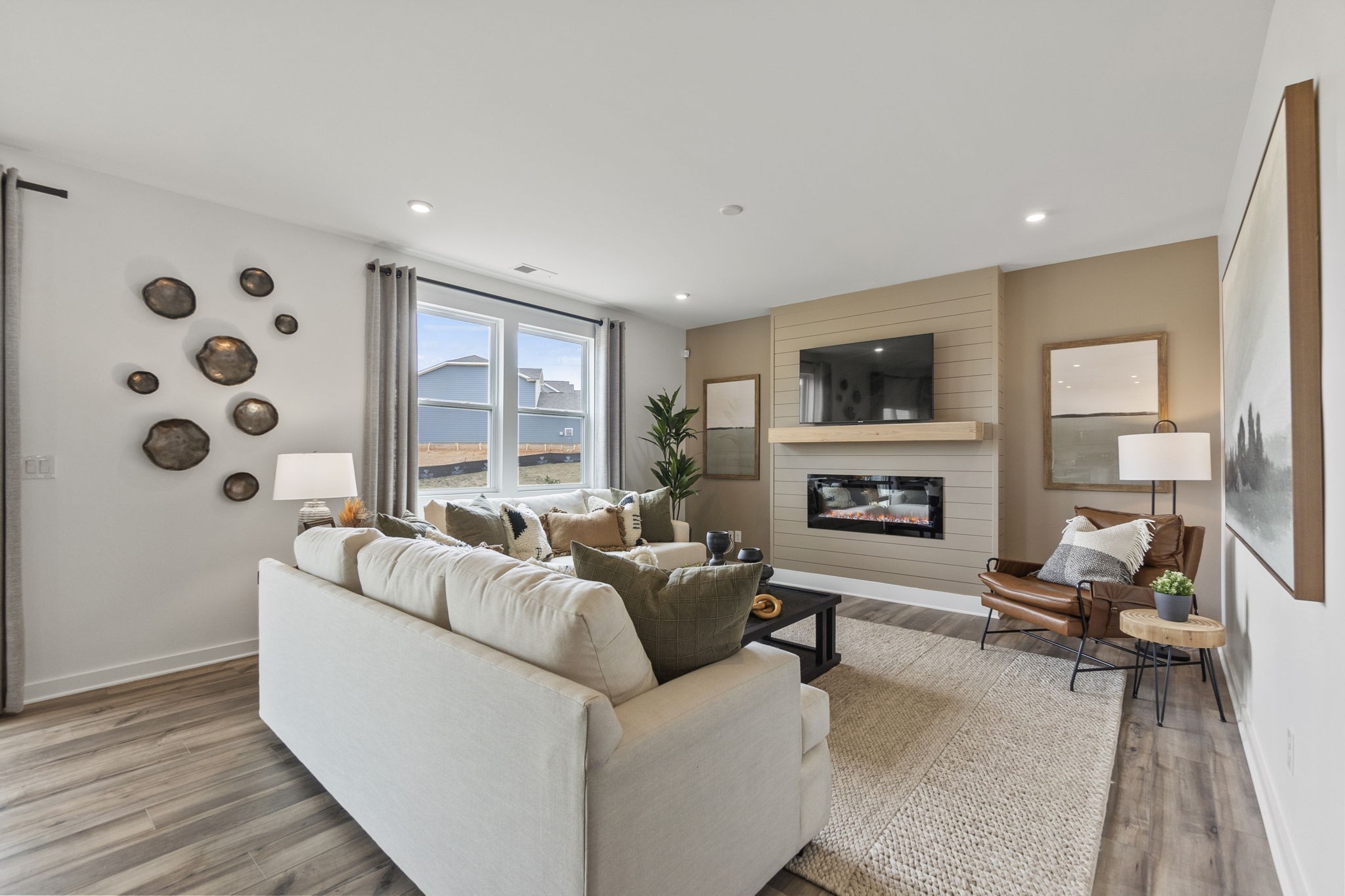 1275 Daphne Dr