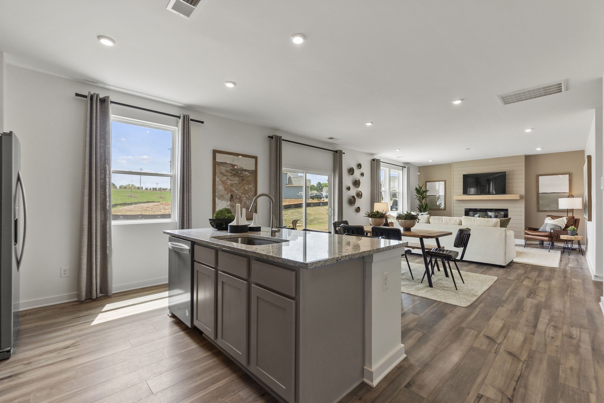 1275 Daphne Dr