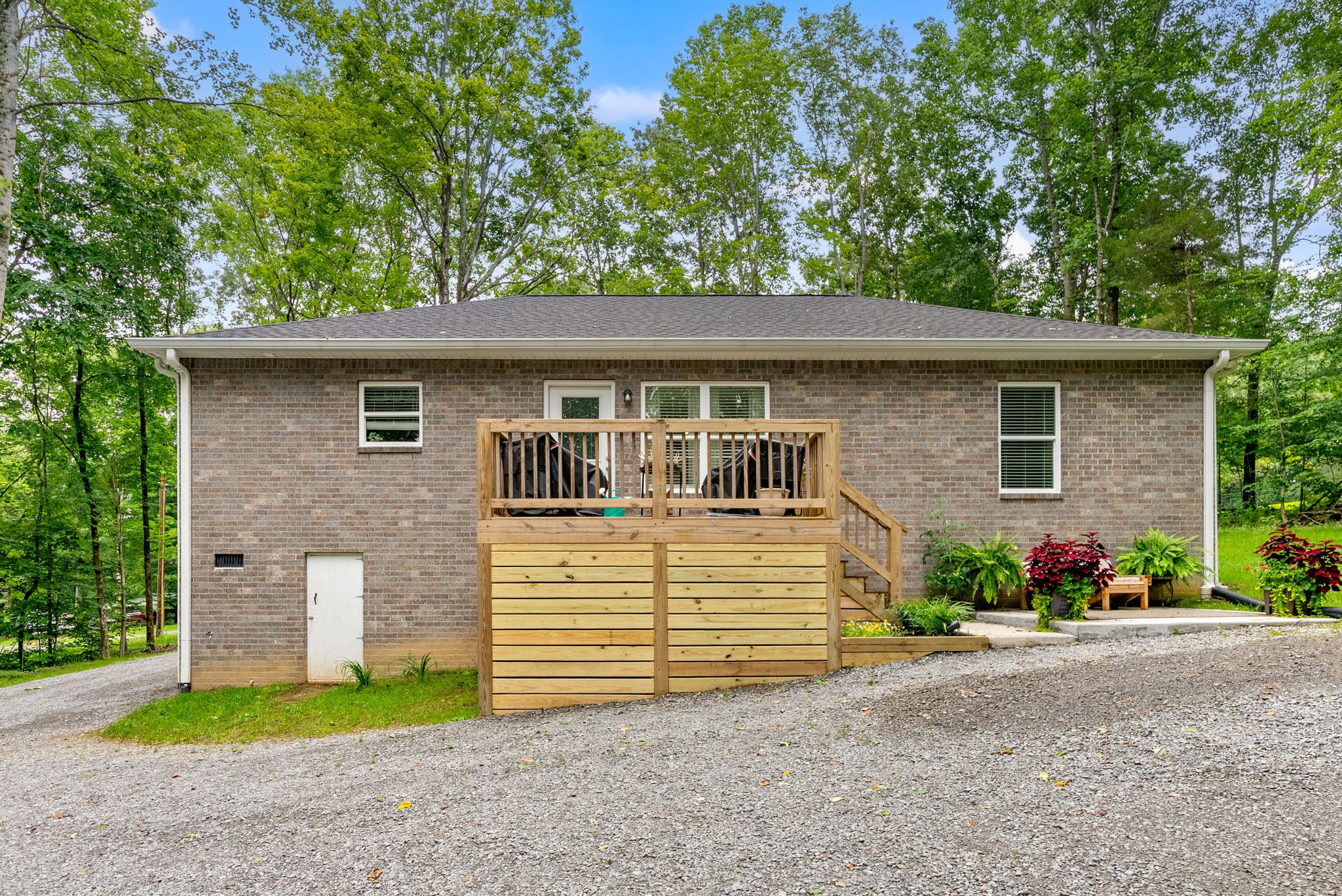 516 Cedarcrest Dr