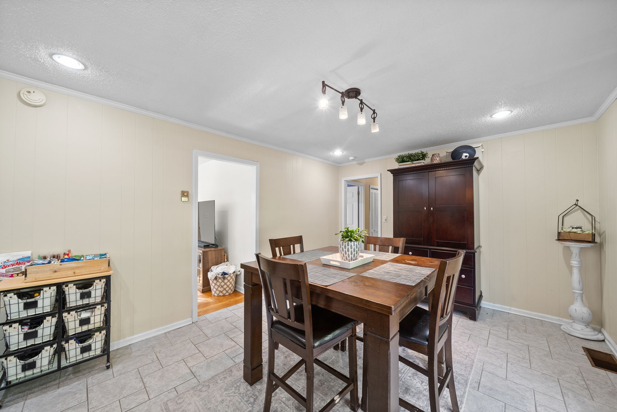 1001 Issac Clifton Rd