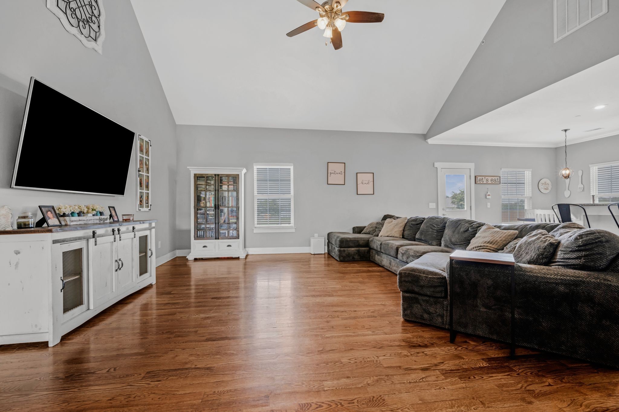 1021 Tulip Dr