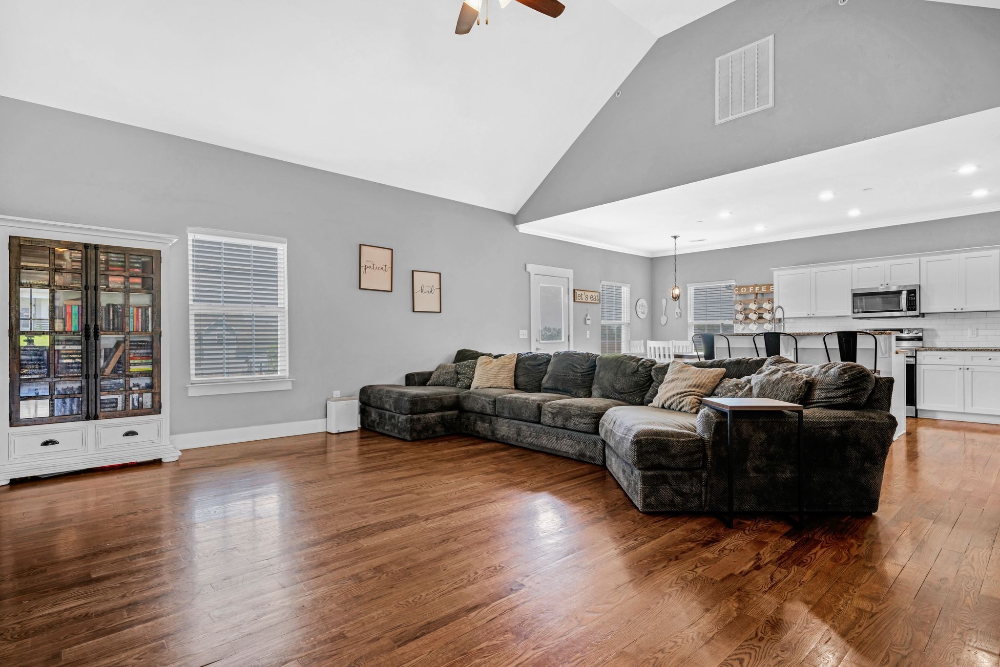 1021 Tulip Dr