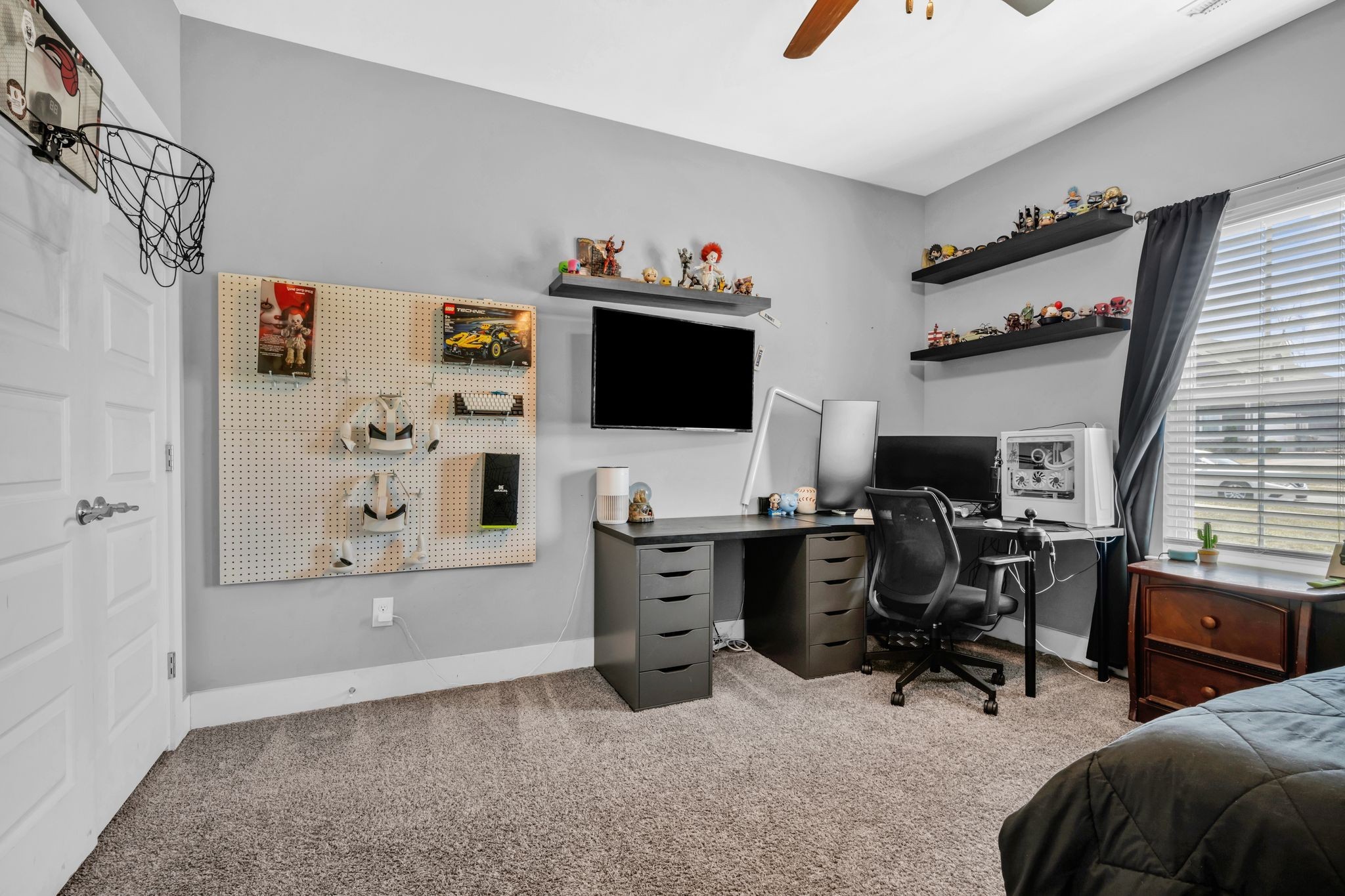 1021 Tulip Dr