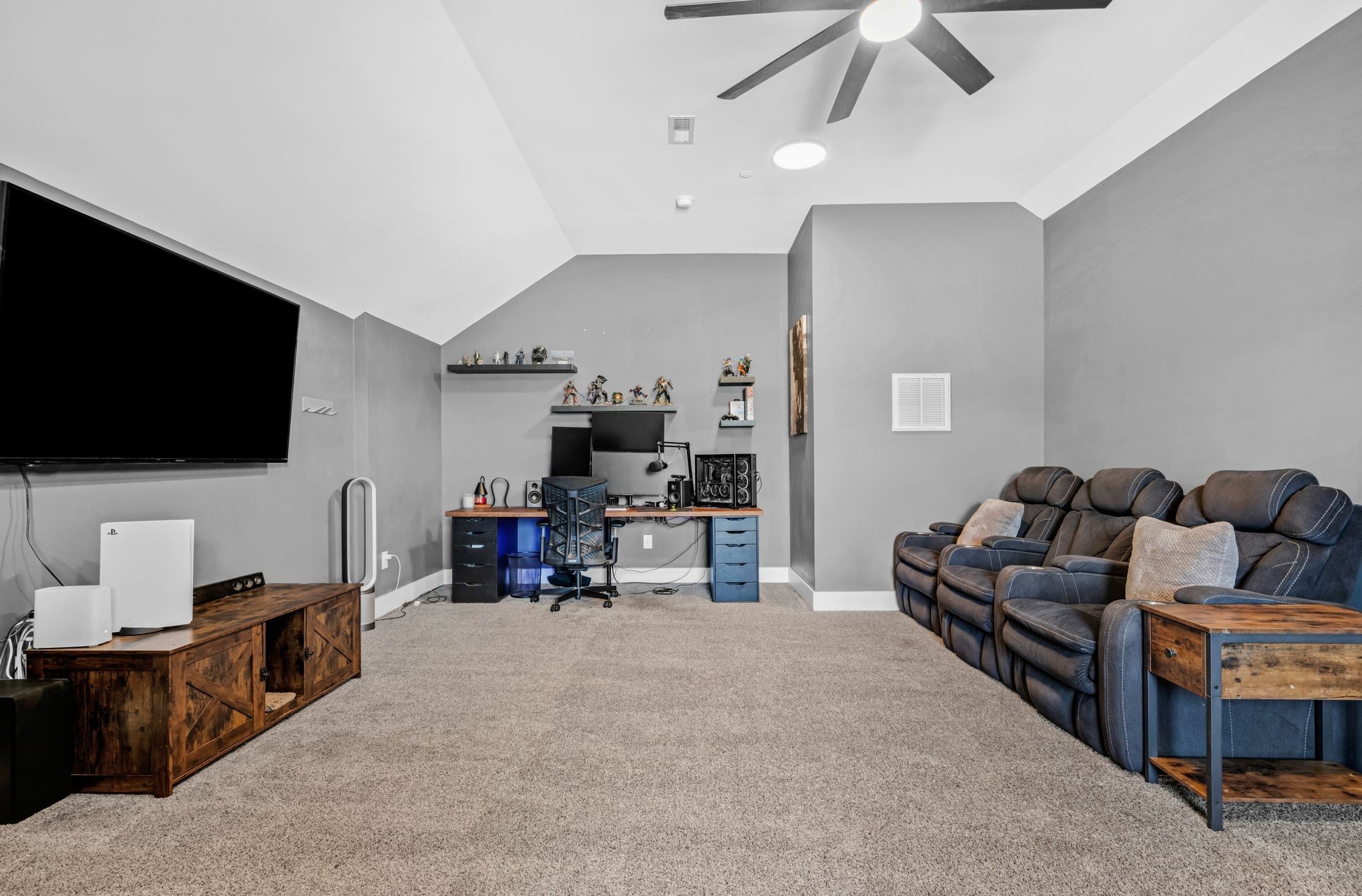 1021 Tulip Dr