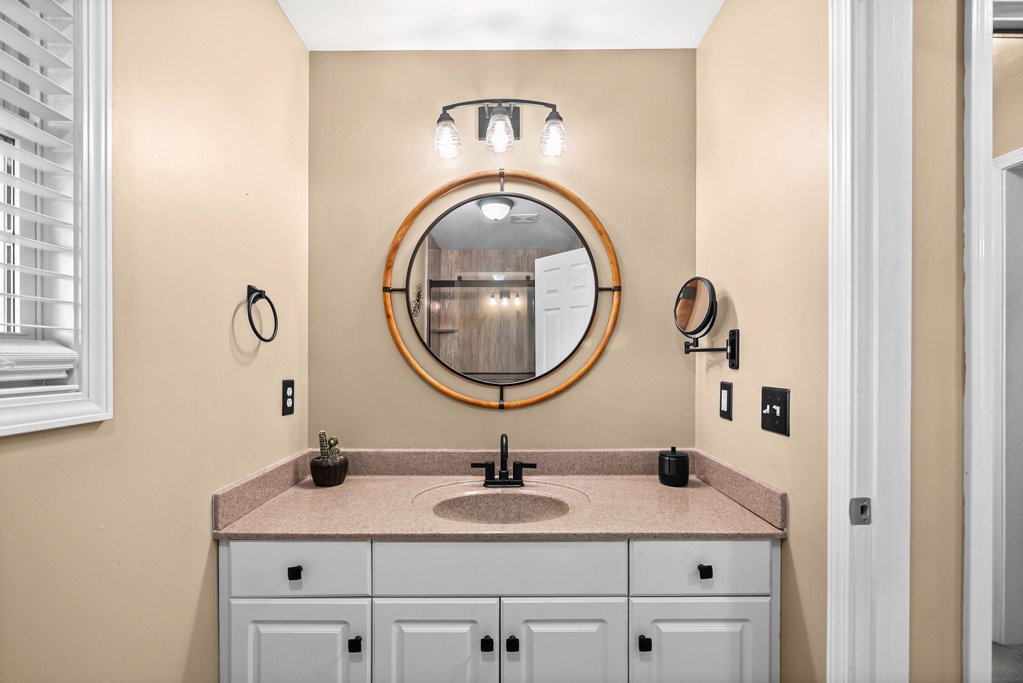 207 Bailey Ln Unit: 102