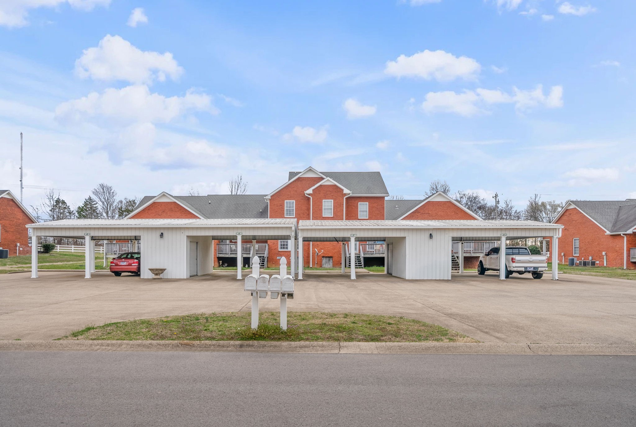 207 Bailey Ln Unit: 102