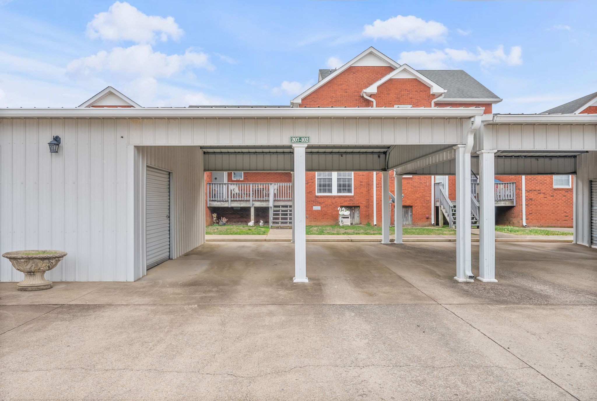 207 Bailey Ln Unit: 102