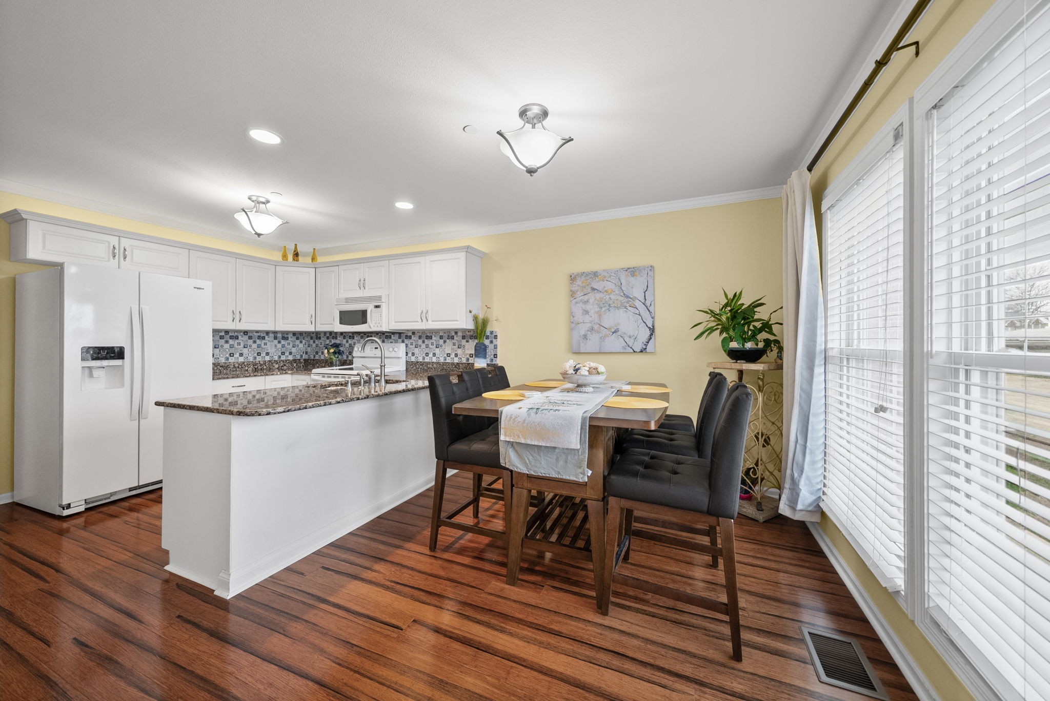 207 Bailey Ln Unit: 102