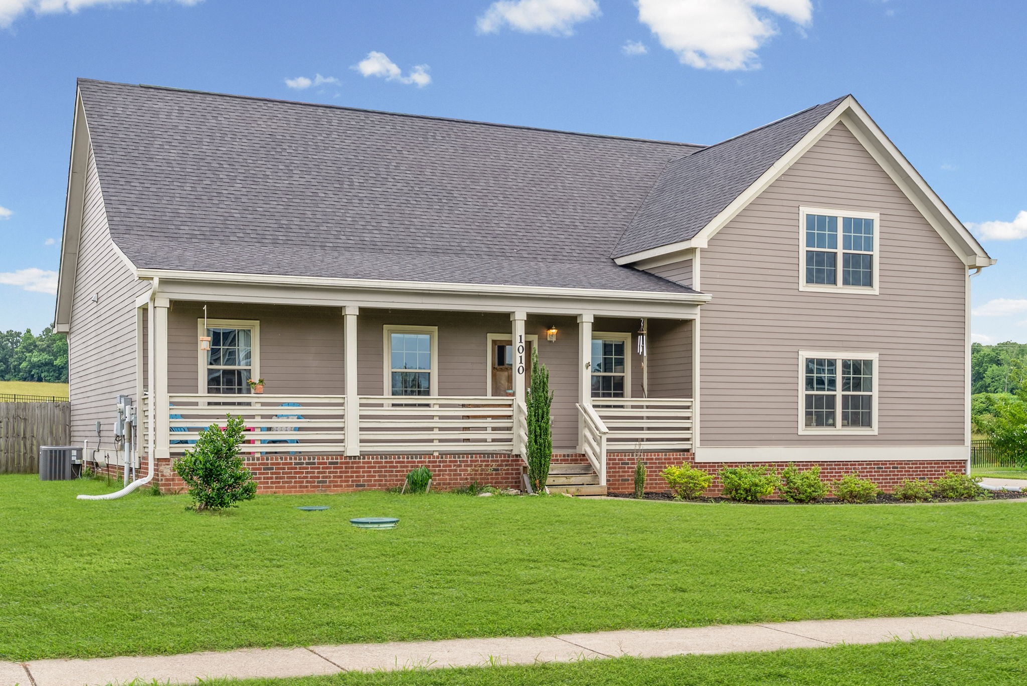 1010 Tulip Dr