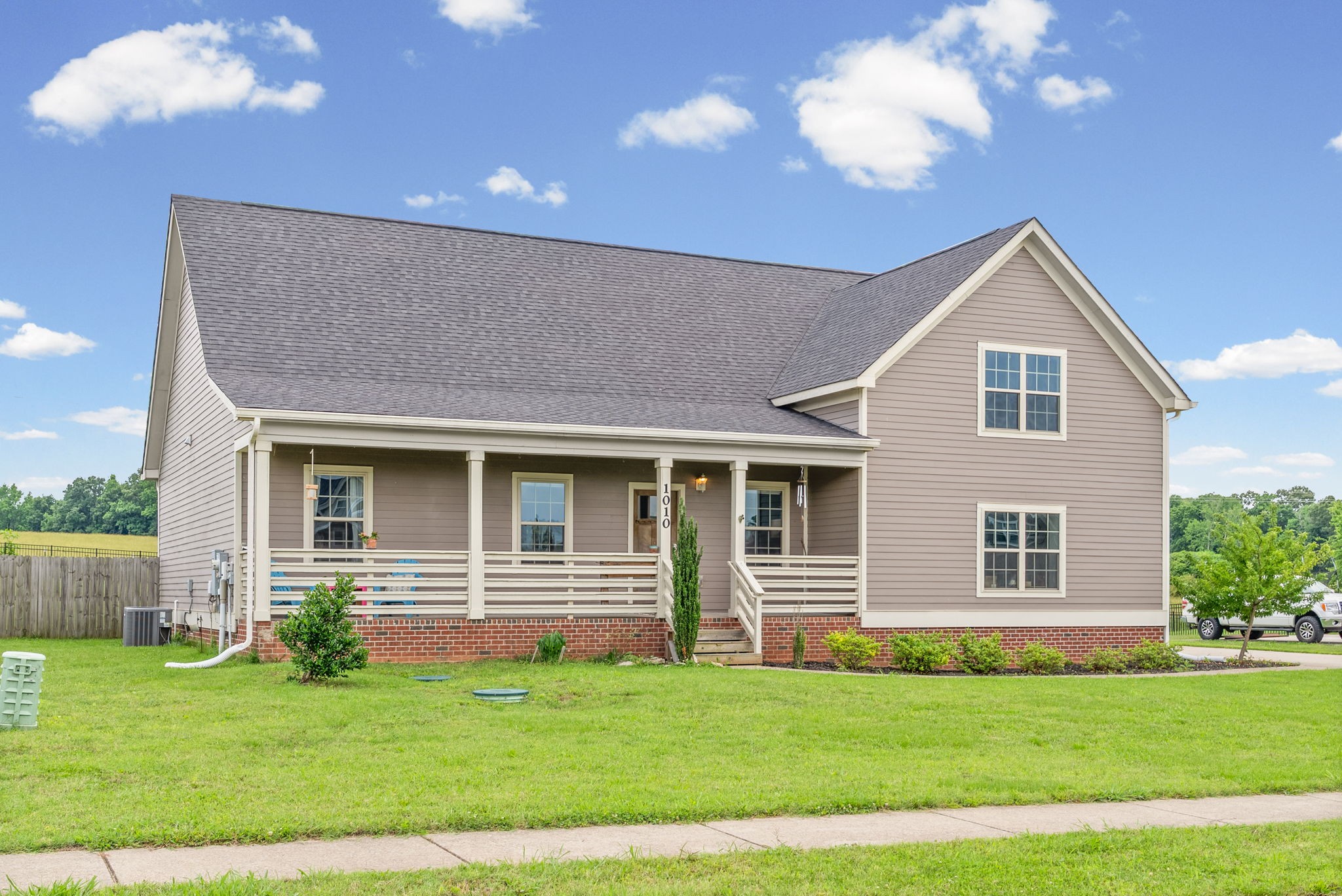 1010 Tulip Dr