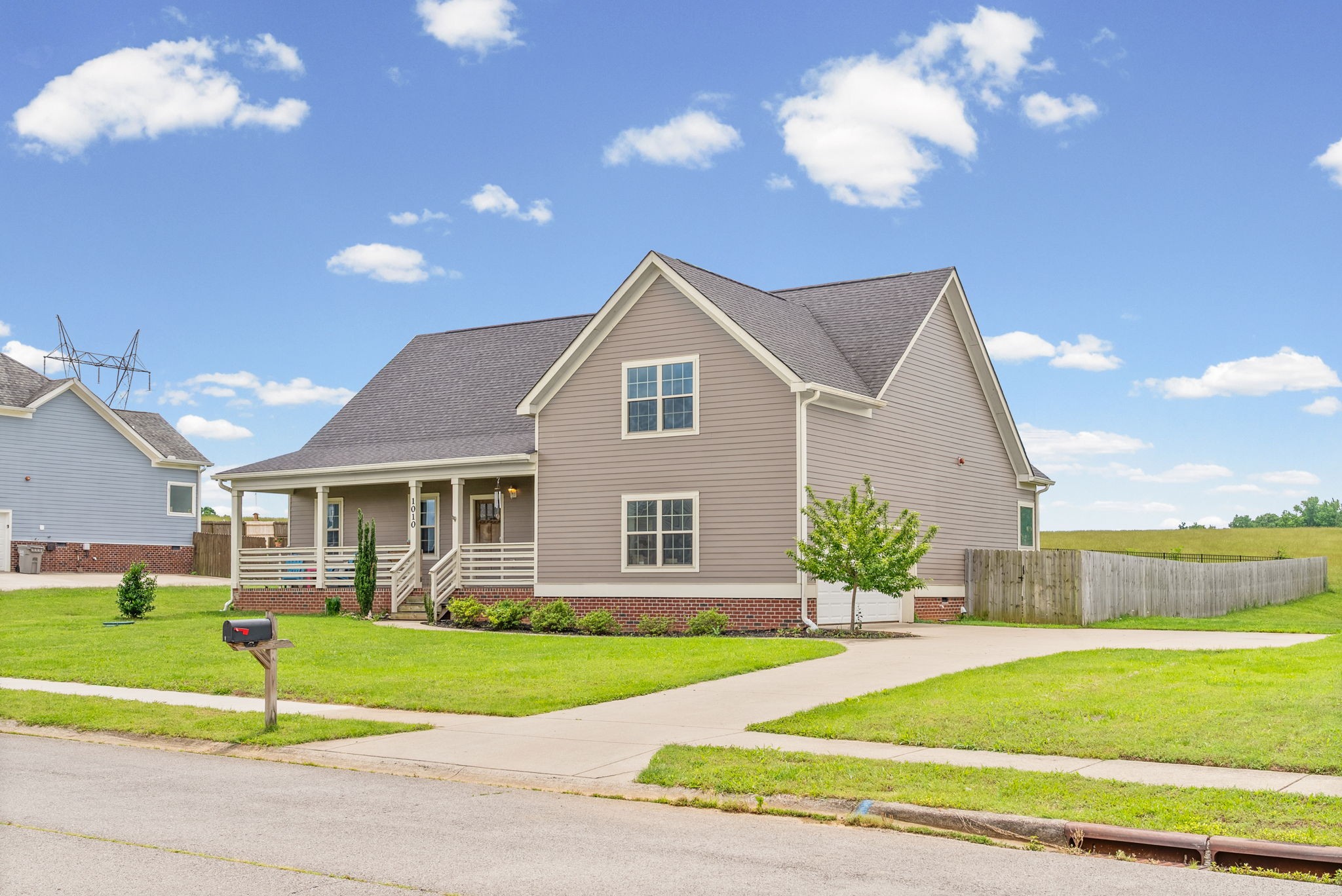 1010 Tulip Dr