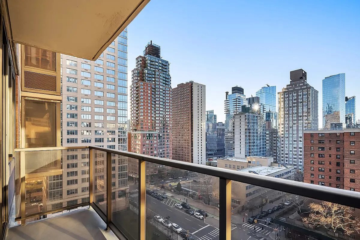 161 W 61st Street Apt 11C