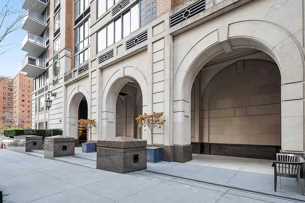 161 W 61st Street Apt 11C