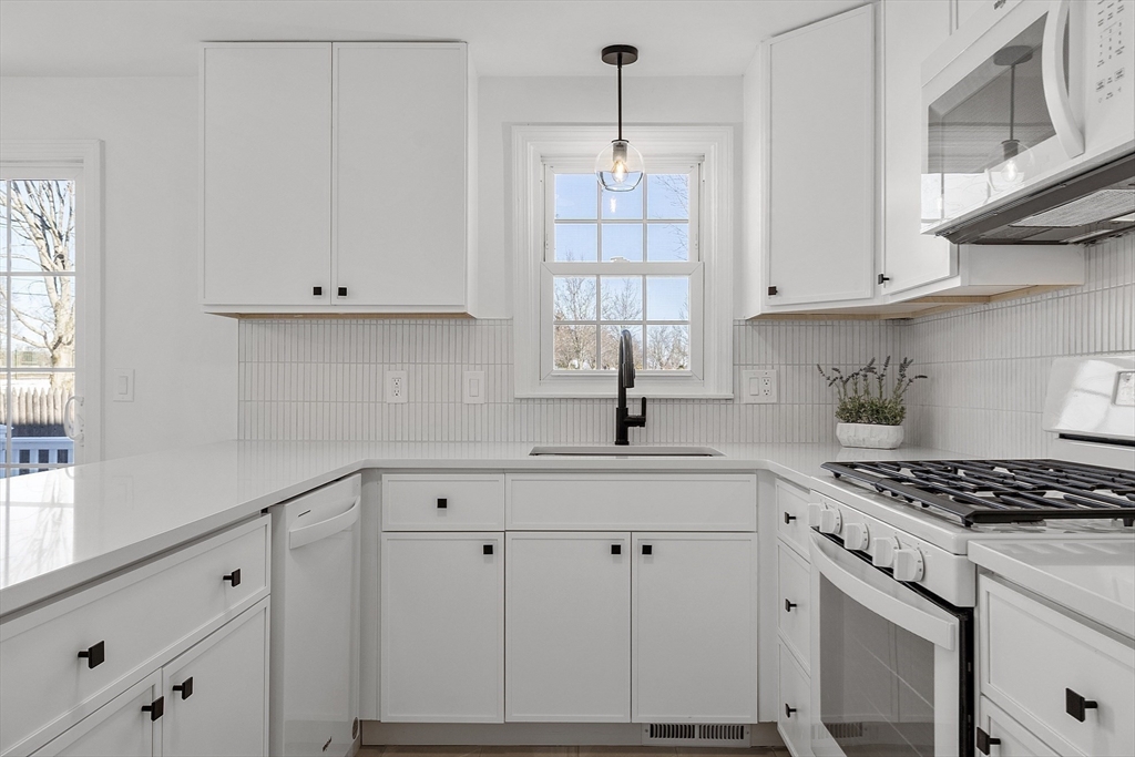 78 Swan Street # 213