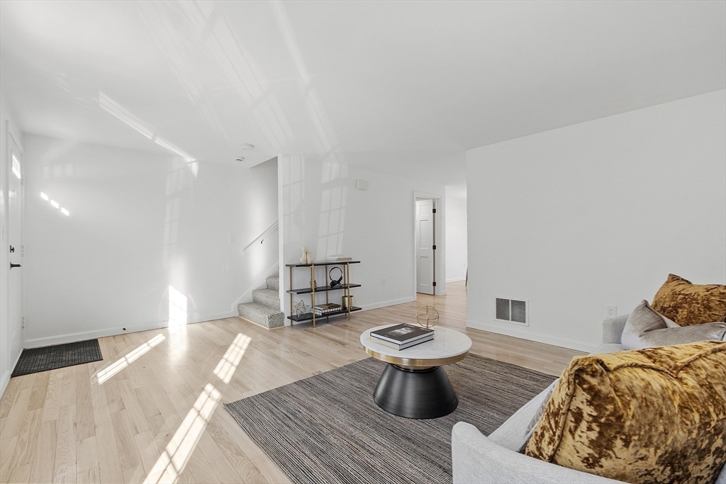 78 Swan Street # 213