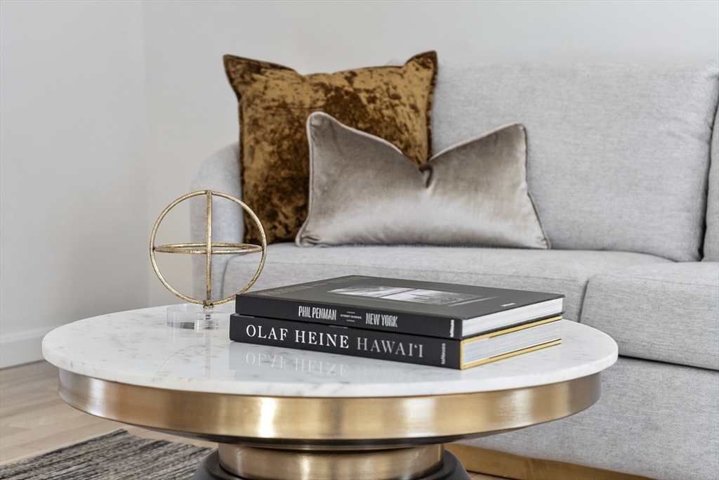 78 Swan Street # 213