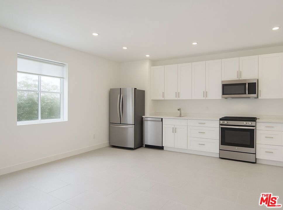 834 S Shenandoah Street 102