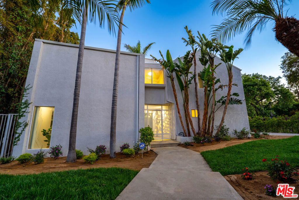 23246 Canzonet Street