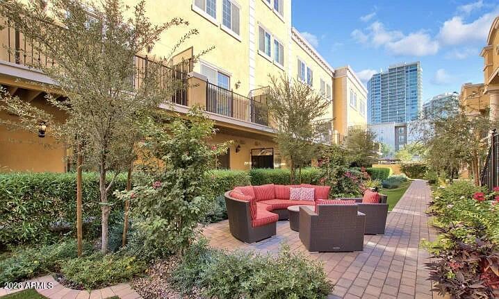 421 W 6th Street 1008