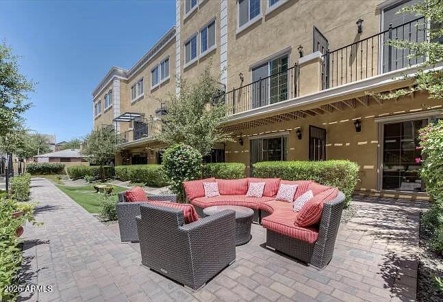 421 W 6th Street 1008