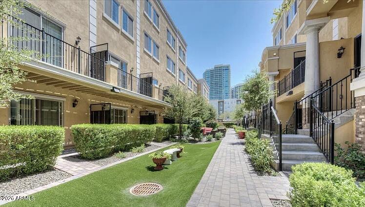 421 W 6th Street 1008