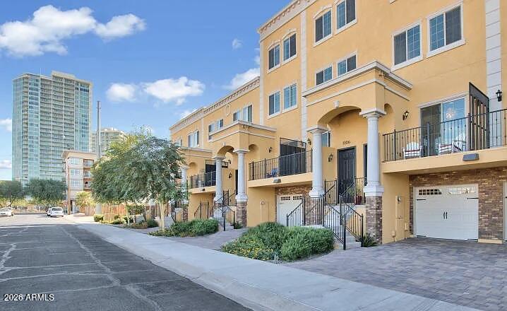 421 W 6th Street 1008