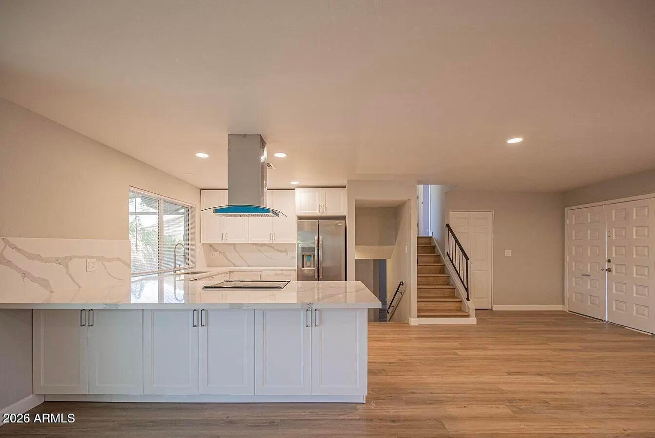 1646 E HERMOSA Drive