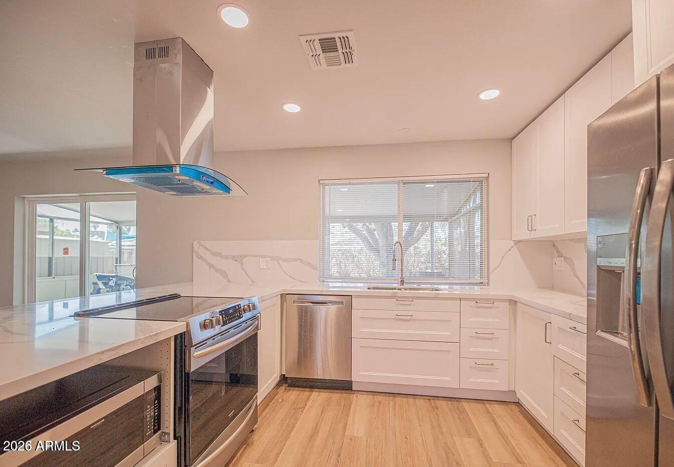 1646 E HERMOSA Drive