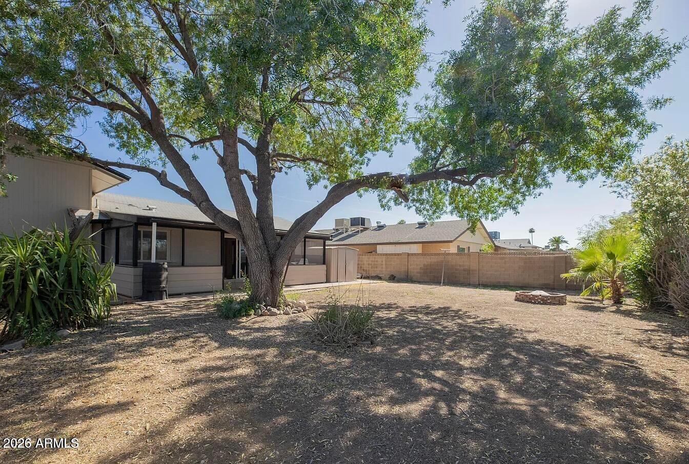 1646 E HERMOSA Drive