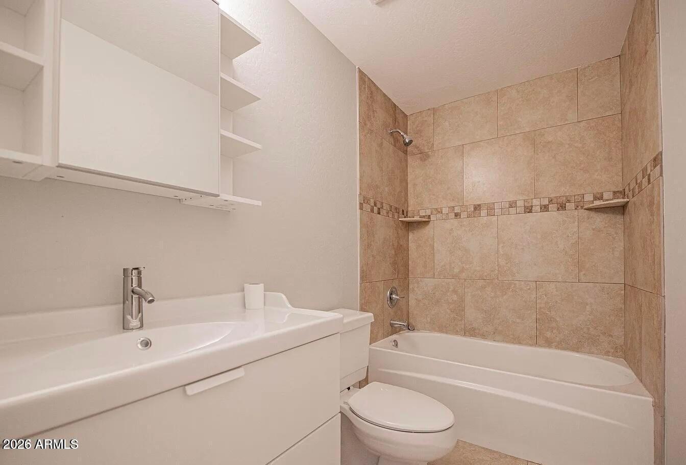 1646 E HERMOSA Drive