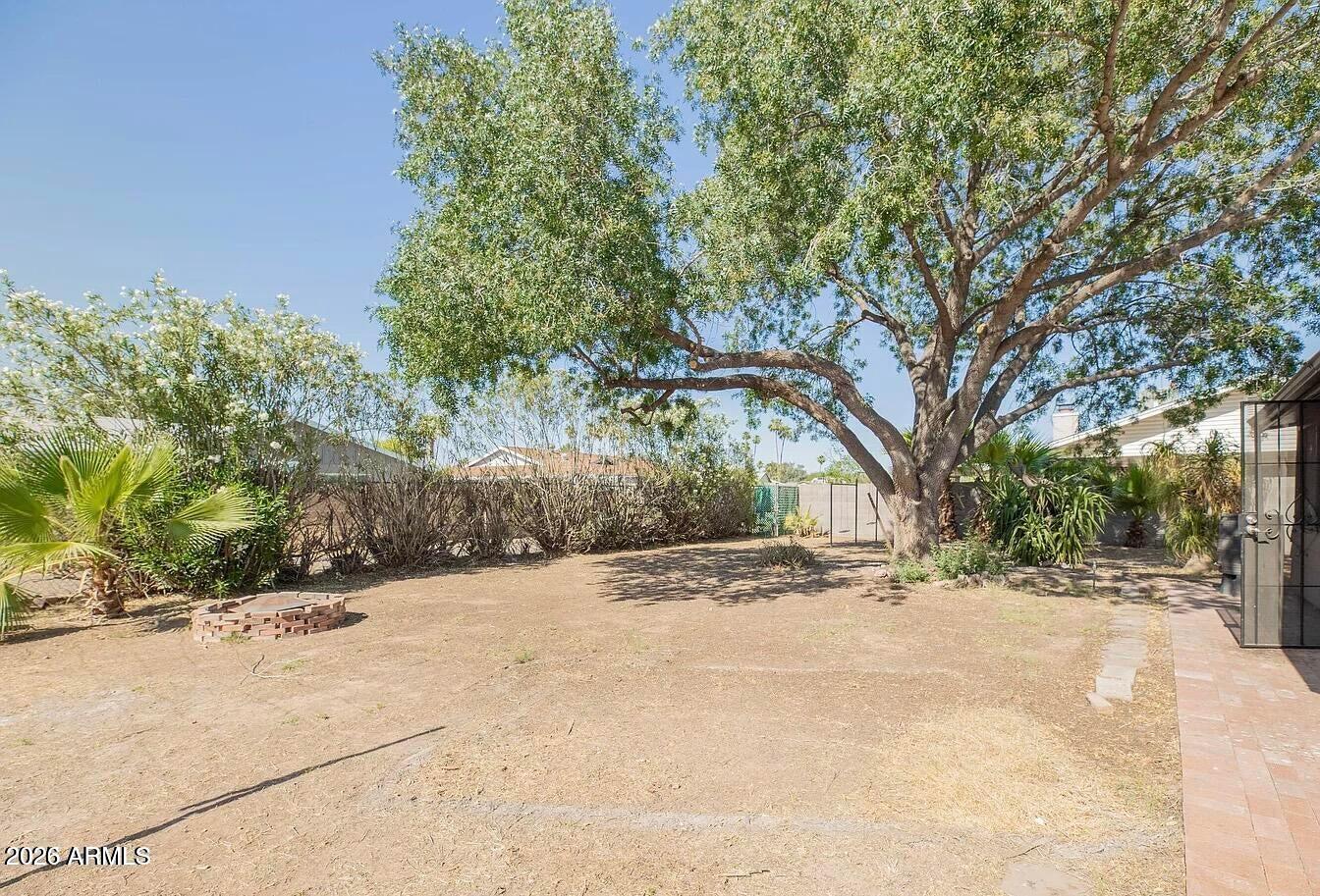 1646 E HERMOSA Drive